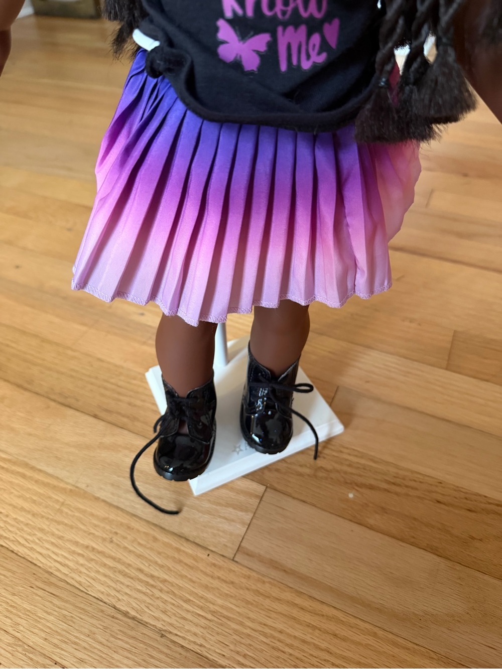 American Girl Makena Williams World By Us Doll w/ Book & Original Outfit - Picture 4 of 4